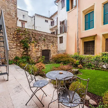 Giardino Di Romeo, 100m Dal Teatro