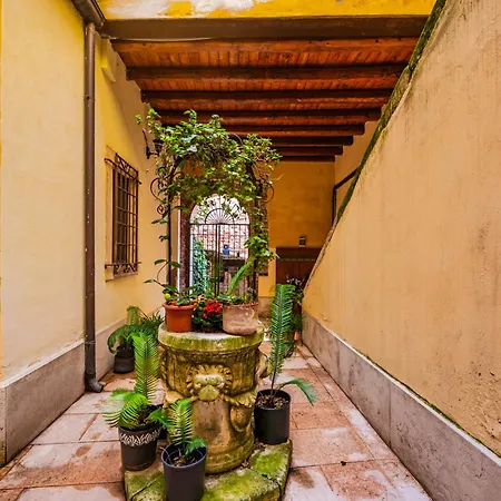 Giardino Di Romeo, 100m Dal Teatro Apartment